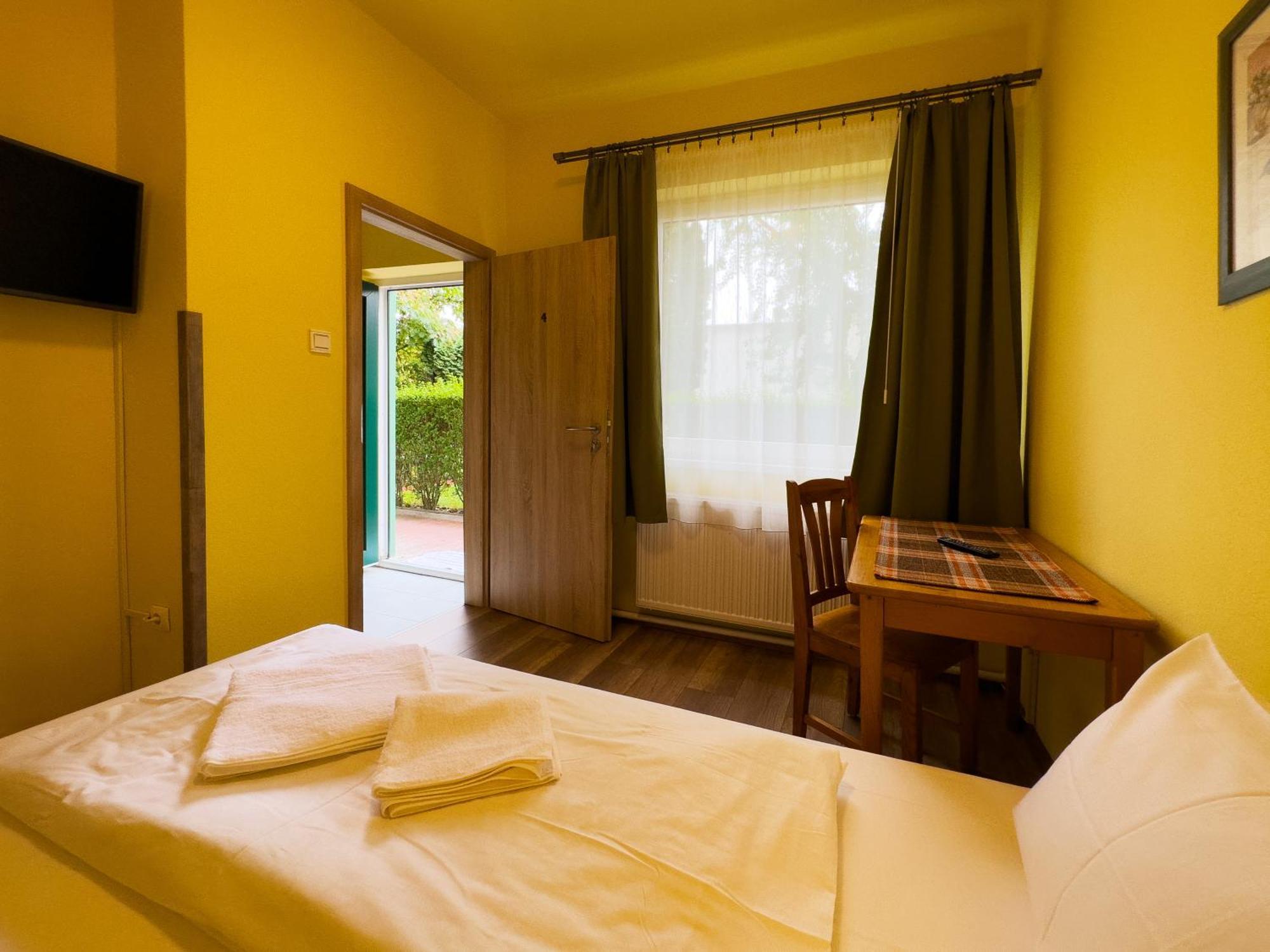 Pensiune Irisz Panzio 3*