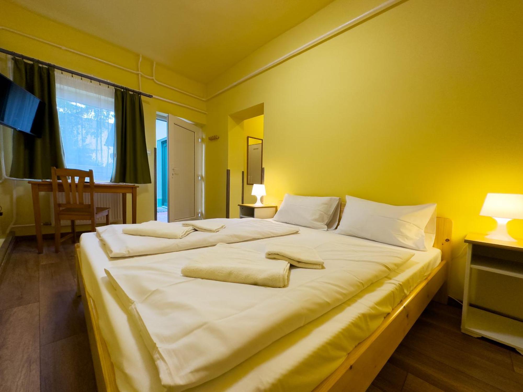 Irisz Panzio Pensiune 3*