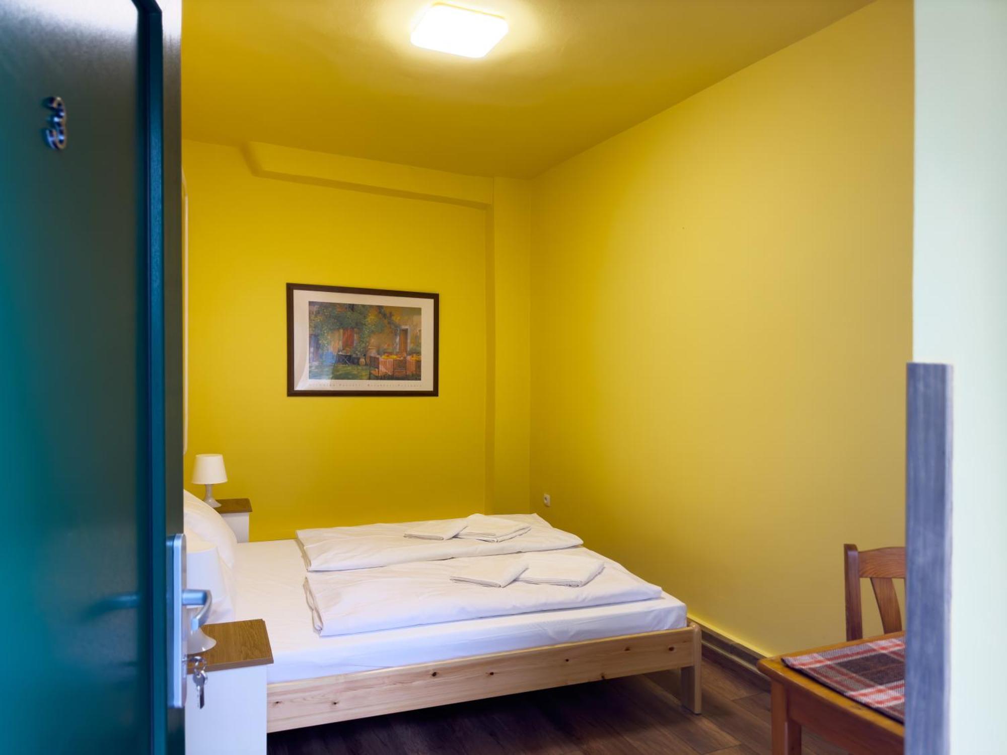 Irisz Panzio Pensiune 3*