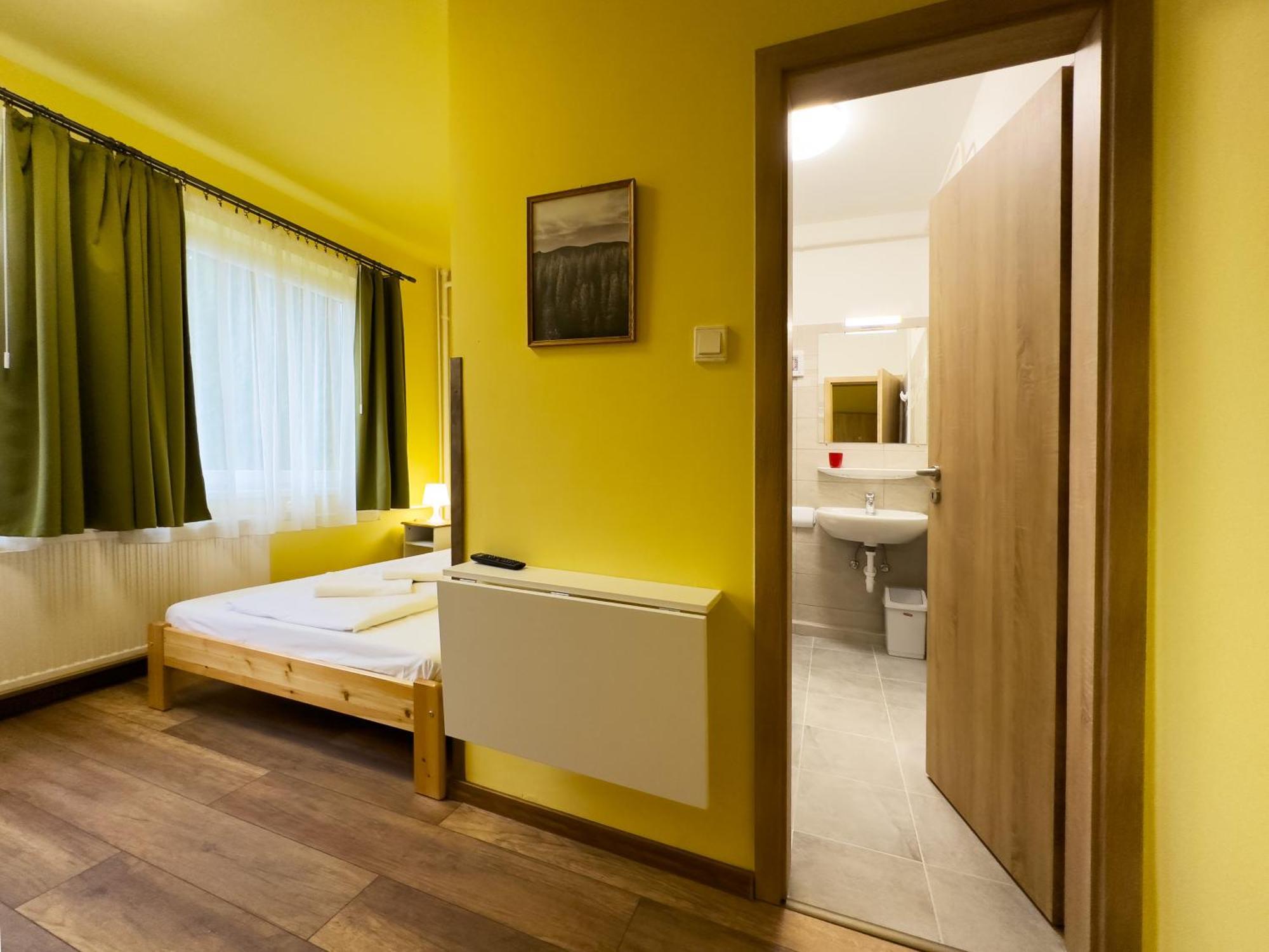 Irisz Panzio 3* Budapesta