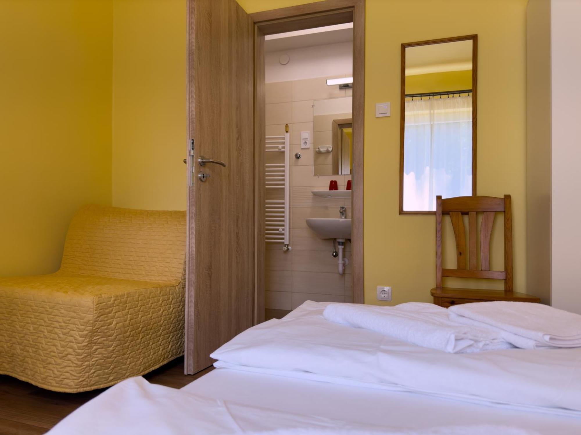Guest house Irisz Panzio 3*
