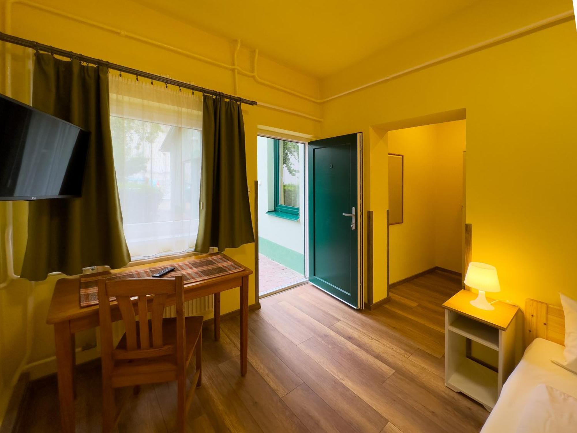 Guest house Irisz Panzio 3*